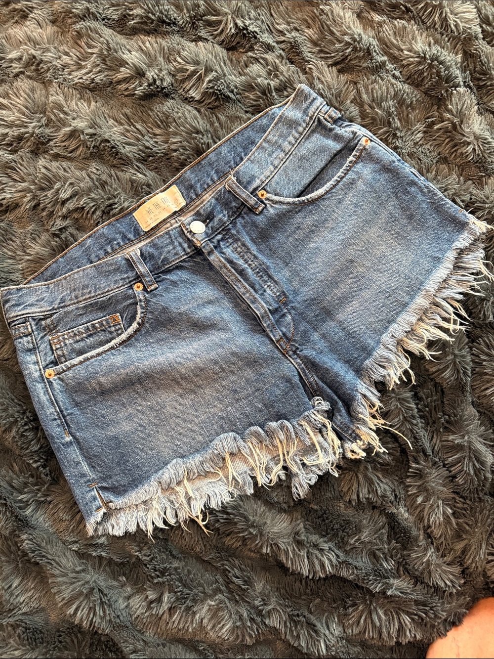 Free People We The Free Distressed Frayed Hem Denim Shorts - Blue Sz. 31